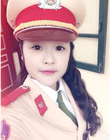 Cô bạn Trần Hoàng Dung (1995) hiện học lớp b2c2k50 - Chuyên ngành Cảnh sát Giao thông - Cao đẳng Cảnh sát Nhân dân I.