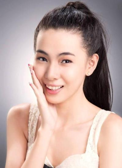 Hiện tại, Ánh Tuyết kinh doanh cửa hàng thời trang và tham gia hoạt động người mẫu ảnh để có thêm thu nhập.