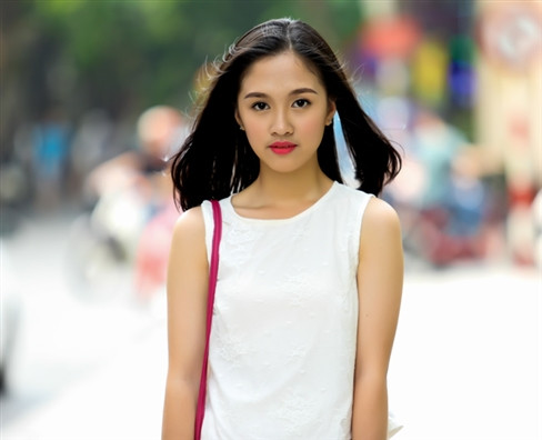Đỗ Hà Anh (lớp 12 Văn, trường THPT chuyên Hà Nội Amsterdam) là gương mặt khá quen thuộc với khán giả truyền hình qua các bộ phim: "Bánh đúc có xương", "Nhà có nhiều cửa sổ", "Lập trình trái tim", "Chàng trai đa cảm".