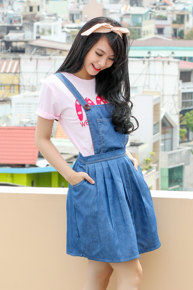 Có thể kết hợp cùng áo phông hoặc táo bạo hơn là croptop hay chiếc bralette nhé.