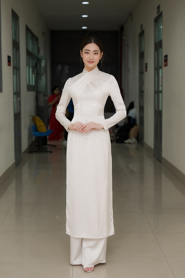 Tối 17/11, Hoa hậu Lương Thùy Linh đã chính thức được bổ nhiệm trở thành giảng viên trợ giảng Khoa Quản trị Kinh doanh - chuyên ngành Kinh doanh Quốc tế của trường Đại học Đại Nam.