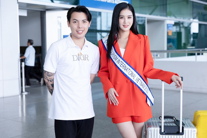 Từng có kinh nghiệm làm người mẫu và thi nhan sắc, Nguyễn Nga tự tin sẽ vượt qua được những thử thách phía trước. Đây là lần đầu tiên Á hậu Hoàn cầu Việt Nam 2022 Nguyễn Nga tham gia cuộc thi nhan sắc ở đấu trường thế giới với hơn 40 quốc gia tham dự.