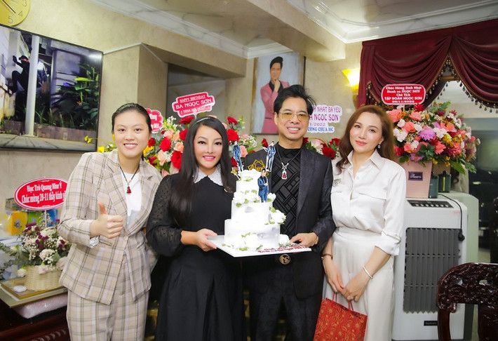 Kể từ sau khi dừng hoạt động phát gạo tại biệt thự Thiên Niên Kỷ vào ngày sinh nhật kể từ năm 2020, danh ca Ngọc Sơn thường không tổ chức sinh nhật vào ngày 26/11 hàng năm mà dành thời gian cho công việc thiện nguyện.