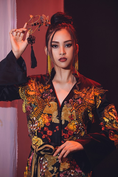 Hiện tại Trần Tiểu Vy đang nhận được nhiều sự chú ý khi đại diện Việt Nam tham gia cuộc thi Hoa hậu Thế giới, tại Trung Quốc.