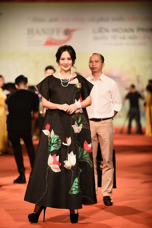 Diễn viên Thanh Thúy cũng xuất hiện tại sự kiện. Hiện Thanh Thúy đang mang bầu lần 2.
