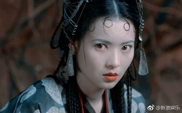 Đến năm 1995 và 1996, cha mẹ Khiết Anh liên tiếp qua đời. Hai năm sau, Lam Khiết Anh gặp tai nạn xe hơi và được bác sĩ chuẩn đoán có dấu hiệu của bệnh tâm thần.