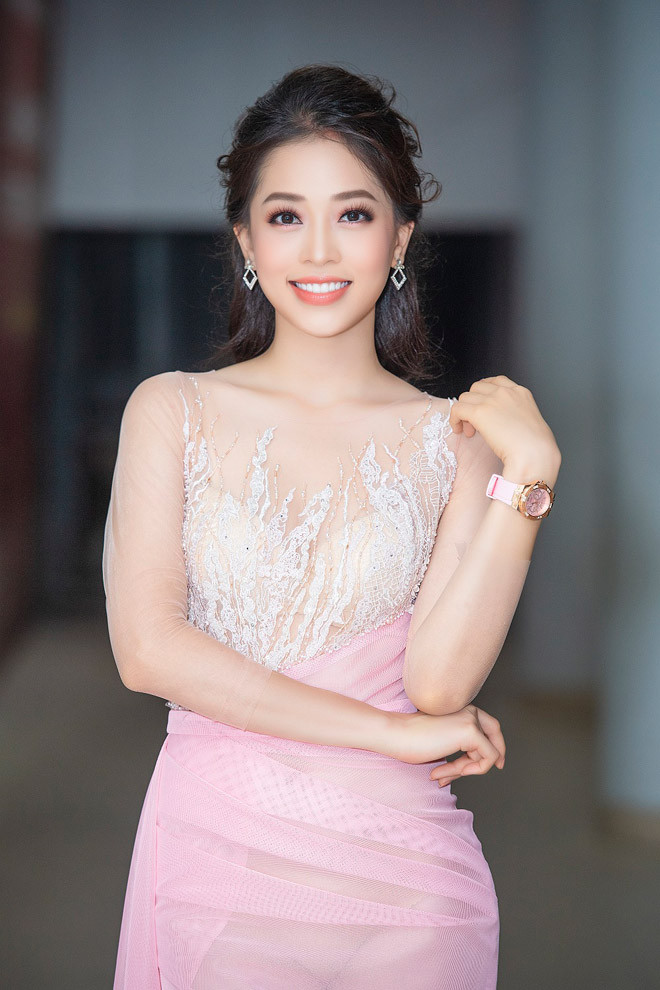 Tháng 12 tới, Á hậu Phương Nga sẽ quay trở lại trường Đại học Kinh tế quốc dân để tiếp tục việc học của mình sau 1 kỳ bảo lưu vì đi thi sắc đẹp.