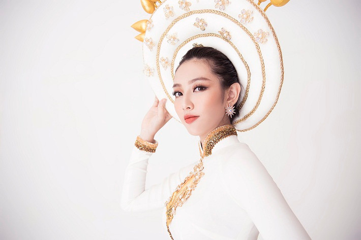 Cùng với phần thi bikini và dạ hội, phần thi quốc phục sẽ đồng loạt diễn ra vào ngày chung kết 9/11 tới đây.
