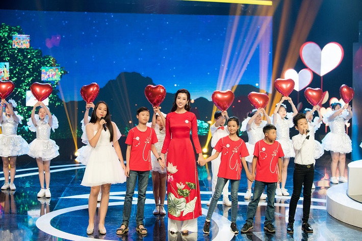 Sau khi kết thúc nhiệm kỳ Hoa hậu Việt Nam, Đỗ Mỹ Linh luôn tham gia các hoạt động thiện nguyện.