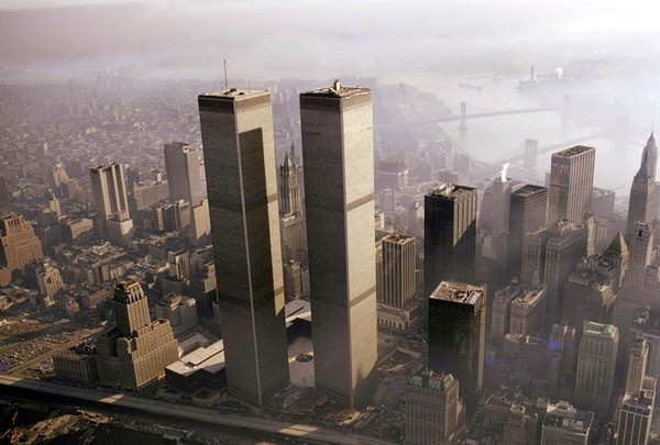 Trung tâm Thương mại Thế giới (World Trade Center) là tên gọi chung của khối bảy tòa nhà trước đây nằm gần cực nam Manhattan, thành phố New York (Mỹ). Khởi công từ năm 1966 và khánh thành vào ngày 4/4/1973, nó vượt qua chiều cao của tòa Empire State lịch sử, trở thành tòa nhà cao nhất thế giới chỉ trong một năm, trước khi tòa tháp Sears ở Chicago hoàn tất.