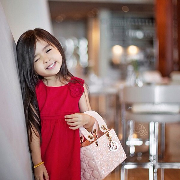 Hiếm có một ngày nào Breanna Youn mở cửa mà không thấy một món quà bất ngờ từ người hâm mộ đến trước của nhà mình.