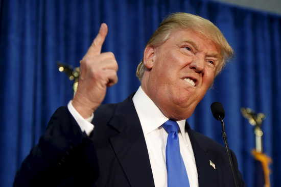 Trong cuộc tranh luận đầu tiên của các ứng cử viên Cộng hòa hôm 7/8, ông Trump cũng gây sốc khi phát biểu: “Các nhà lãnh đạo của chúng ta là những tên đần. Các chính trị gia của chúng ta là những tên đần”.