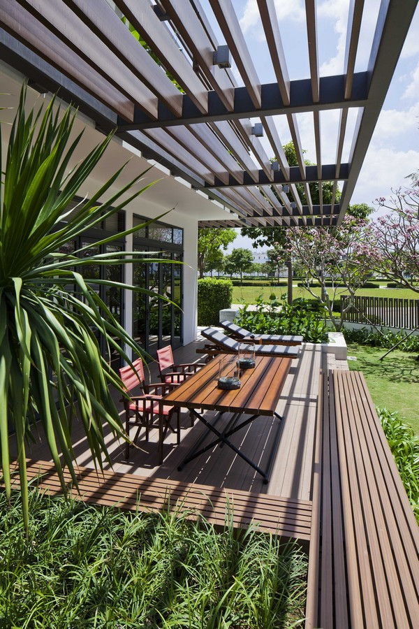 Các biệt thự trong khu Indochina Villas Saigon được thiết kế một cách hiện đại và phong cách để hòa hợp với với cảnh quan nhiệt đới xung quanh và một loạt những công trình tiện ích.