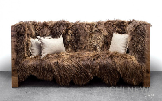 Ghế sofa trải da thú cũng là món đồ nội thất được nhiều đại gia ưa chuộng.