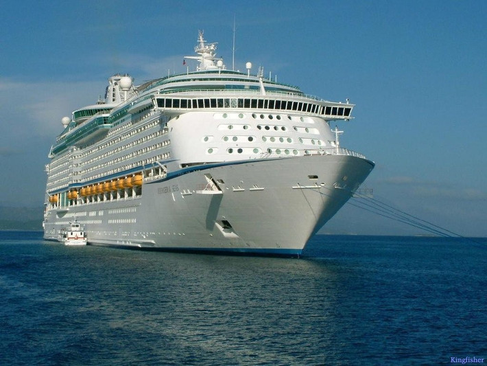 Trước đó ngày 17/10/2012, du thuyền 5 sao Voyager of the Seas từng cập cảng Phú Mỹ (tỉnh Bà Rịa-Vũng Tàu), đưa gần 4.000 du khách quốc tế và thuyền viên tham quan TP HCM và Vũng Tàu.