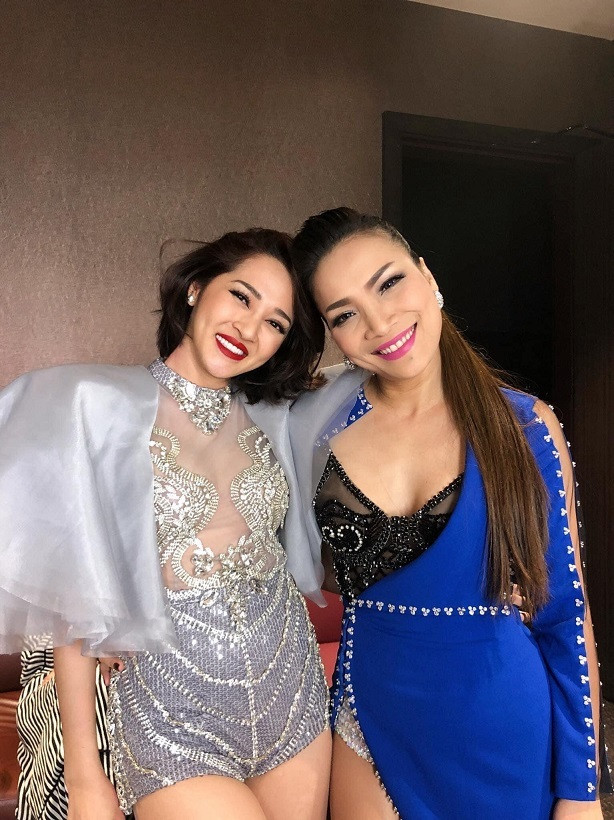 Hồng Ngọc khoe ảnh chụp cùng Bảo Anh nhân dịp sinh nhật nữ ca sĩ. "Tuổi mới luôn may mắn và bình an nhé cô gái xinh đẹp. Chị hứa sẽ là thùng rác để em vứt bỏ những nỗi buồn", cô tình cảm nhắn gửi đến đàn em.