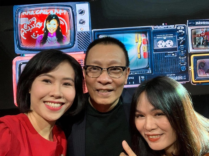 Thanh Hường xúc động khi hội ngộ cùng nhà báo Lại văn Sâm và đồng nghiệp. Thanh Hường là một trong những MC, BTV gạo cội của VTV3 và từng dẫn dắt các chương trình: Ở nhà chủ nhật, Chúng tôi là chiến sĩ... Nhiều năm gắn bó với VTV, chị đảm nhận nhiều vai trò khác nhau như dẫn chương trình, đạo diễn, tổ chức hay giám sát sản xuất.