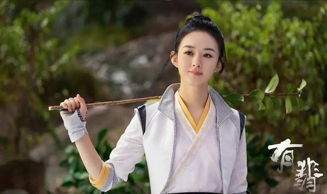 Triệu Lệ Dĩnh đã hoàn thành mọi cảnh quay trong nữ "Hữu Phỉ" hợp tác cùng Vương Nhất Bác. Tạo hình giả nam của bà xã Phùng Thiệu Phong gây được ấn tượng mạnh với khán giả.