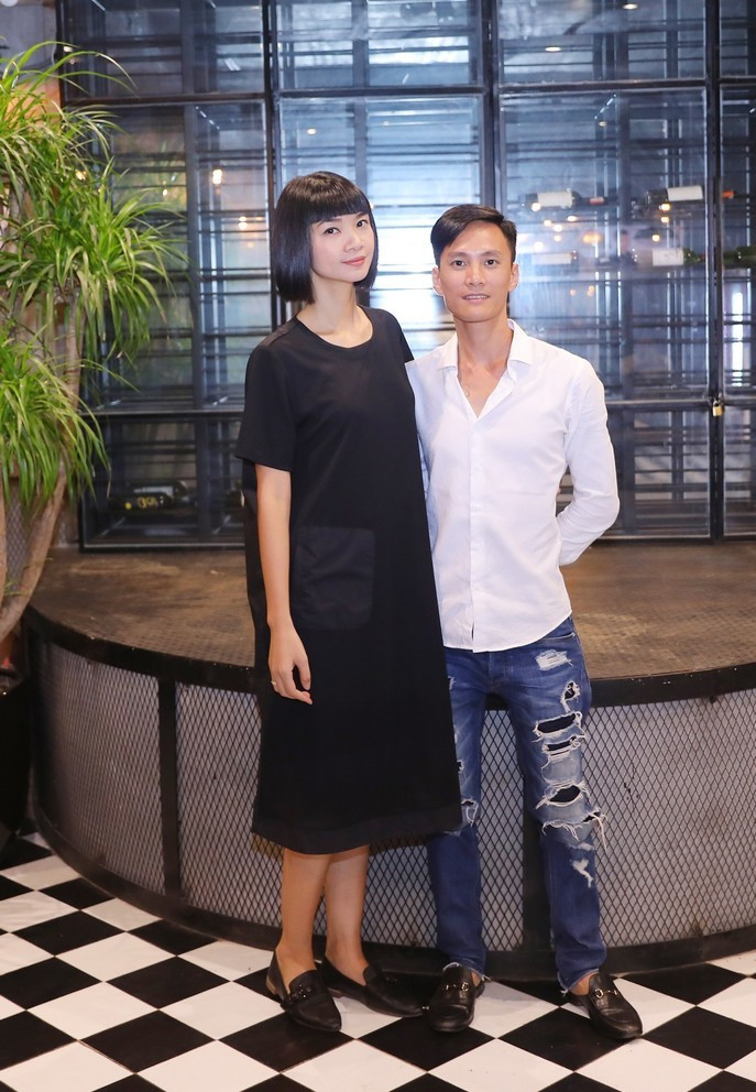 Từ Đức Hưng, ông xã của cô nổi tiếng yêu chiều vợ. Anh cũng là người gắn bó cùng cô trong cuộc sống lẫn công việc suốt nhiều năm qua.