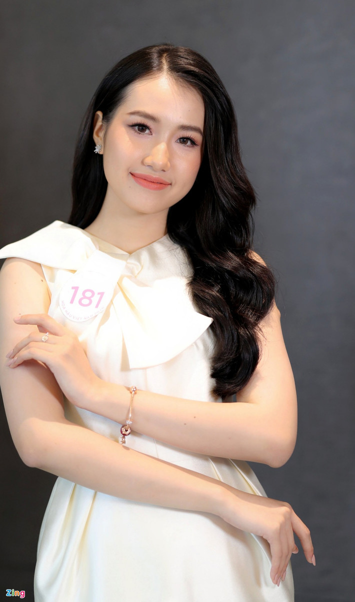 Sáng 29/9, vòng sơ khảo khu vực miền Bắc của Hoa hậu Việt Nam 2020 được tổ chức tại Hà Nội. Ban giám khảo gồm có nhà sử học Dương Trung Quốc, nhà thơ Hữu Việt, nhà thiết kế Lê Thanh Hòa, Hoa hậu Hà Kiều Anh, Đỗ Mỹ Linh, Á hậu Thụy Vân, bác sĩ nhân trắc học Hoàng Tử Hùng. Trong khoảng 200 cô gái dự thi, thí sinh Phan Anh Thư (sinh năm 2000) được chú ý vì di chuyển từ TP.HCM đến Hà Nội. Cô đã bỏ lỡ vòng sơ khảo khu vực miền Nam hôm 26/9.