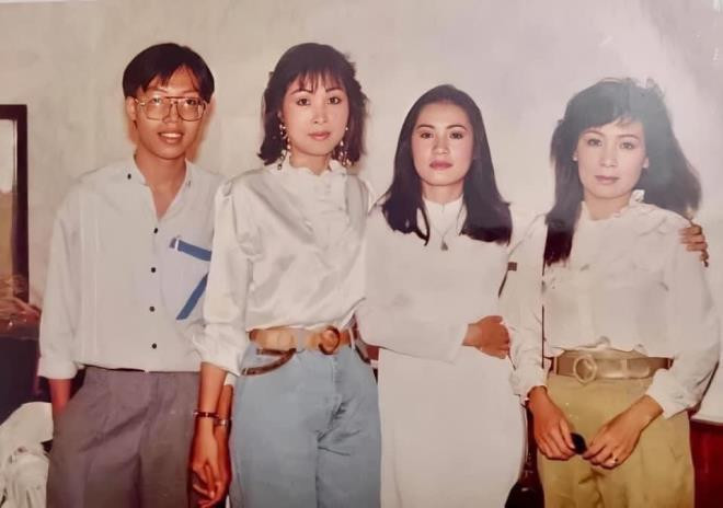 NSND Hồng Vân là diễn viên duy nhất có thể kết hợp ăn ý với cả hai nghệ sĩ hài nổi tiếng bậc nhất hai miền Nam - Bắc là Xuân Hinh và Hoài Linh.