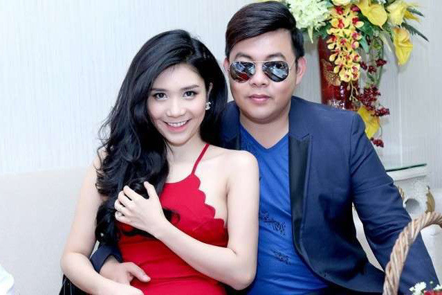 Năm 2015 nam ca sĩ từng hẹn hò hotgirl 9X Thanh Bi. Trong khoảng thời gian yêu nhau, cặp đôi vướng khá nhiều thị phi khi liên tục để lộ những bức ảnh nhạy cảm hoặc thân mật quá mức. Nhiều người cho rằng Quang Lê và bạn gái cố tình tung ảnh nhạy cảm để tạo scandal, đánh bóng tên tuổi. Tuy nhiên cặp đôi chia tay năm 2017.