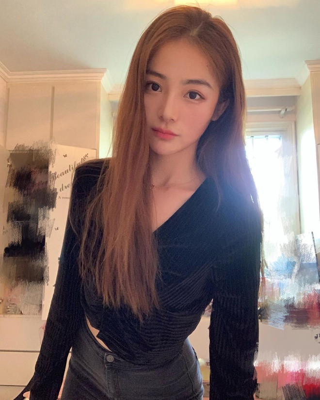 Khán giả dành nhiều lời khen cho nhan sắc của Lưu Á Tây. Nhan sắc, ngoại hình chuẩn mực góp phần hỗ trợ cho Lưu Á Tây khi đóng thế thân các nữ chính có nhan sắc.