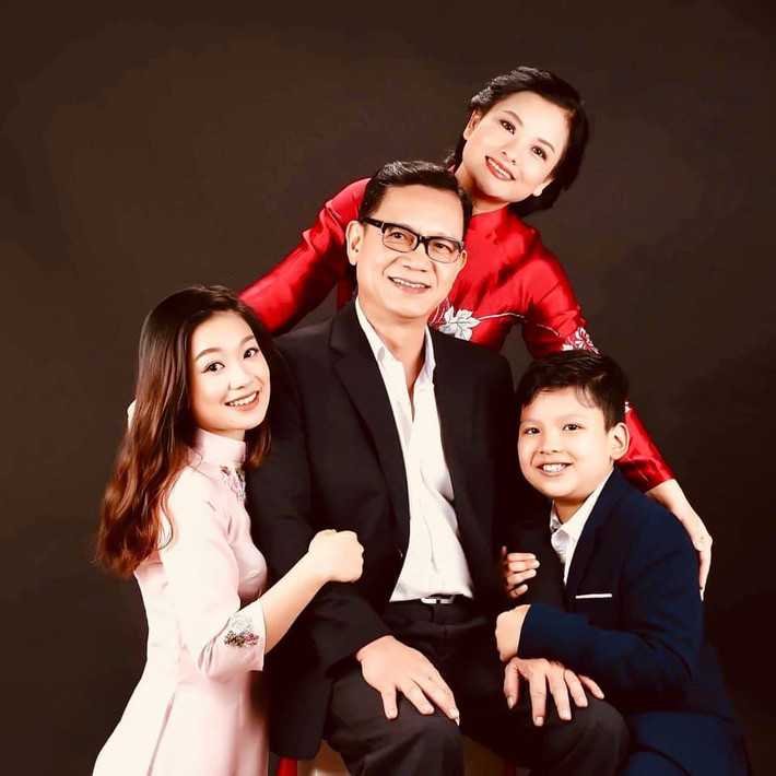Sau 25 năm kết hôn, cặp vợ chồng nghệ sĩ Phạm Cường - Thu Quế không chỉ thành công trong sự nghiệp mà còn khiến nhiều người ngưỡng mộ khi có một gia đình hạnh phúc.
