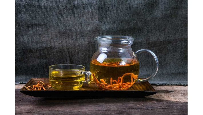 Trà đông trùng, nhân sâm, hồng hoa tốt cho chị em phụ nữ và cũng rất tốt cho đàn ông. Nó có thể tăng cường thể lực, sinh lực hiệu quả sau 10 ngày sử dụng liên tục.