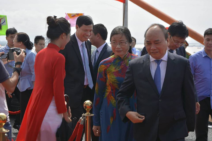 Thủ tướng nói rằng, cao tốc Hạ Long-Hải Phòng không chỉ phát huy thêm giá trị của cao tốc Hà Nội-Hải Phòng mà còn thúc đẩy liên kết vùng, góp phần kết nối toàn khu vực tam giác phát triển 3 chữ H: Hà Nội-Hải Phòng-Hạ Long, mở thêm không gian và cơ hội phát triển kinh tế-xã hội lớn cho toàn khu vực.