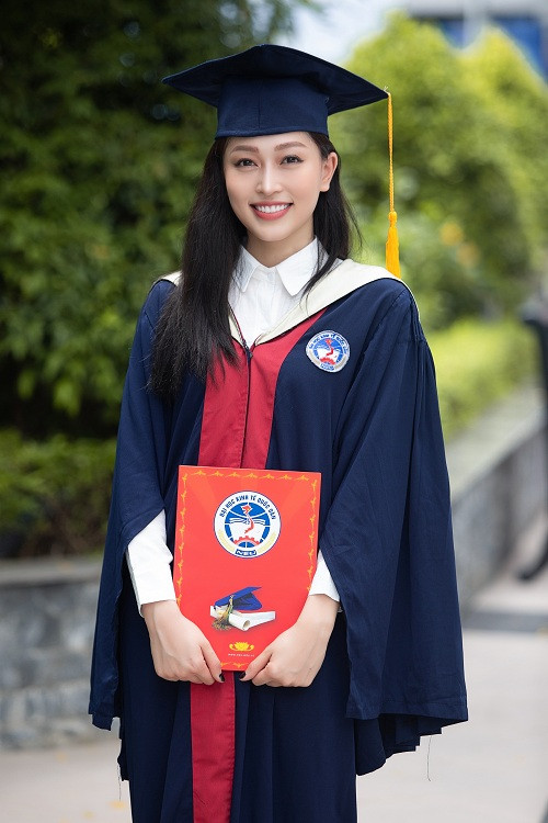 Xinh đẹp, học giỏi, Phương Nga còn là người đẹp sạch scandal, giữ được hình ảnh đẹp trước công chúng.