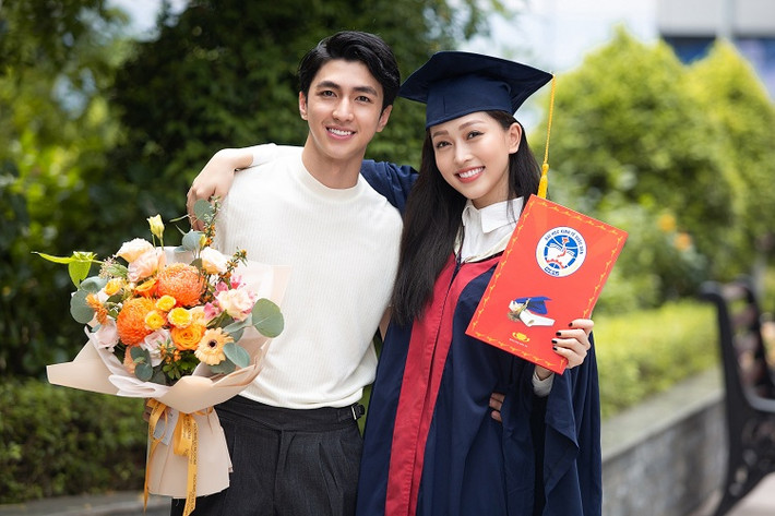 Hình ảnh cặp đôi nhận được nhiều sự chú ý của mọi người.