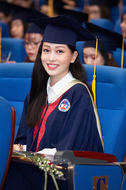 Sau khi tốt nghiệp, Phương Nga dự định theo đuổi công việc MC, Biên tập viên truyền hình.