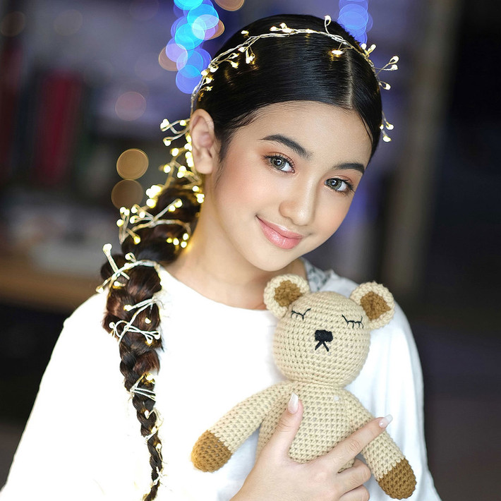 Công chúa Jenna sở hữu gương mặt với những đường nét thanh tao, quý tộc với đôi mắt to tròn, mũi cao, khuôn miệng nhỏ xinh đặc biệt là thần thái hơn người.
