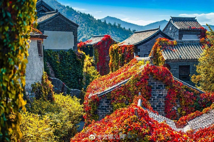 Với vẻ đẹp nên thơ và cổ kính như vậy, ít ai biết đây lại là một công trình mới được quy hoạch thành điểm du lịch năm 2010 với số tiền đầu tư xây dựng lên tới 3 tỷ NDT (khoảng hơn 10.000 tỷ đồng).