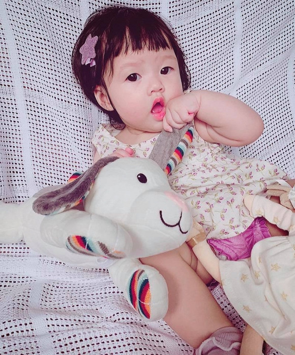 Sophie là trái ngọt hôn nhân đầu tiên của hoa hậu Đặng Thu Thảo và doanh nhân Nguyễn Trung Tín.