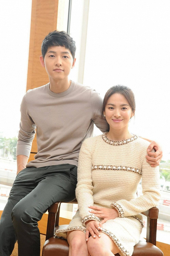 Trong khi đó, Park Bo Gum lại đang bước vào giai đoạn quay hình cho dự án điện ảnh Seo Bok cùng Gong Yoo, đây là tác phẩm đánh dấu sự trở lại của nam diễn viên sau thất bại từ bộ phim Encounter, tác phẩm đã khiến Park Bo Gum bị đồn đoán nảy sinh quan hệ tình cảm cùng Song Hye Kyo.