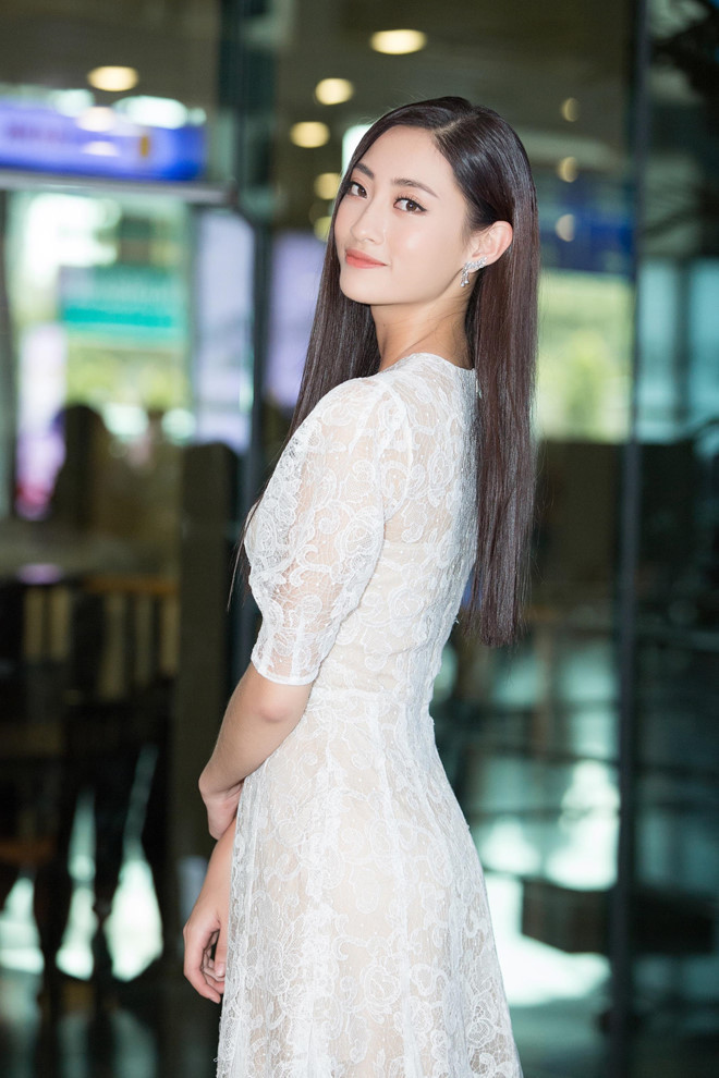 Hoa hậu Lương Thùy Linh sinh ra trong gia đình bề thế ở thành phố Cao Bằng. Ba cô là sĩ quan, còn mẹ là bà Nguyễn Thị Hương, giám đốc Kho bạc Nhà nước tỉnh Cao Bằng.