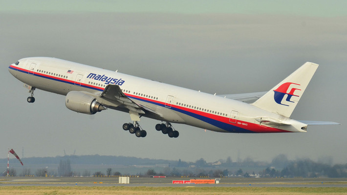 Một nhân chứng cho hay đã nhìn thấy máy bay MH370 bốc khói đen và lao xuống eo biển Malacca. Tuy nhiên, đến nay, các nhà điều tra Malaysia và quốc tế vẫn chưa tìm ra máy bay xấu số này cũng như các nạn nhân.