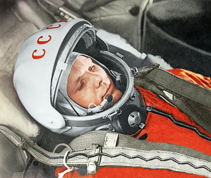 Sau chuyến bay huyền thoại đó, tên tuổi của Yuri Gagarin được hàng triệu người dân Liên Xô cũng như thế giới biết đến. Ông trở thành thần tượng của nhiều thế hệ.