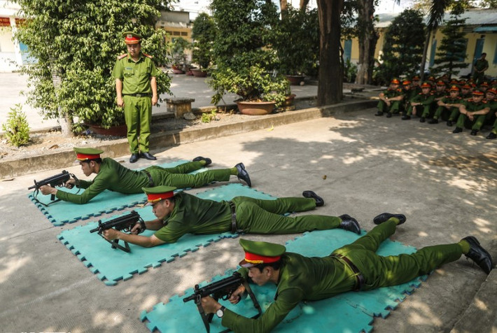 Ngoài thời gian làm nhiệm vụ, các cán bộ chiến sĩ tiểu đoàn luôn tham gia huấn luyện võ thuật, kỹ năng sử dụng thông thạo các loại súng, nâng cao trình độ, kỹ năng chiến đấu để đảm bảo hoàn thành tốt nhiệm vụ vận chuyển hàng đặc biệt.