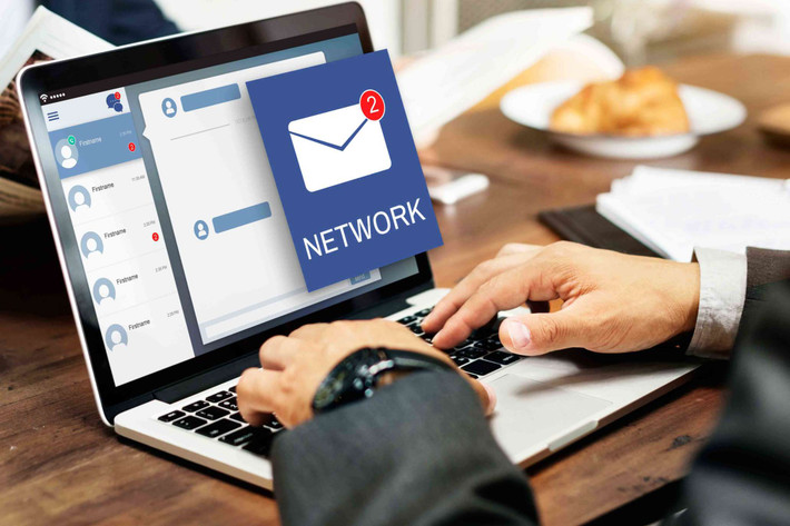 Nội dung email là chúc mừng người dùng nhận được quà tặng từ đội ngũ Google Tìm kiếm. Trong email đó có kèm theo một liên kết dẫn đến quà tặng.