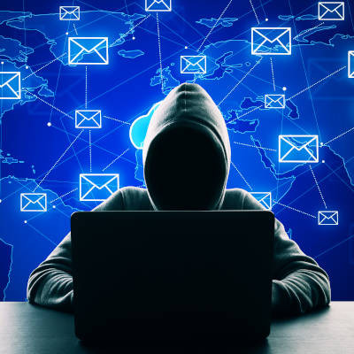 Tiêu đề của email là “Bạn đã thực hiện lượt tìm kiếm thứ 18,25 tỷ”. Trong email giải thích với người nhận được mail là “người dùng Googole may mắn”. “Quà tặng cảm ơn” được gửi sau mỗi 10 triệu lượt tìm kiếm trên toàn cầu.