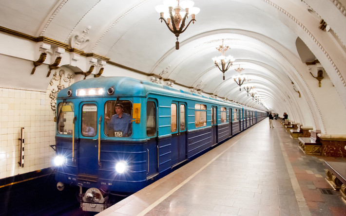 Thủ đô Moscow của Nga là một trong những thành phố nổi tiếng nhất thế giới. Ẩn dưới lòng đất ở thủ đô nước Nga là một "thế giới ngầm" thú vị, độc đáo. Trong số này, hệ thống tàu điện ngầm ở Moscow được mệnh danh là "cung điện ngầm dưới lòng đất".