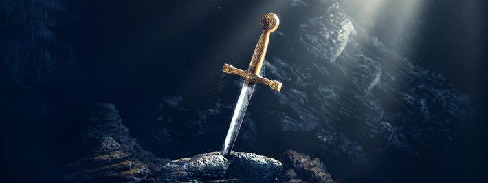 Thanh gươm Excalibur của Vua Arthur là một bảo vật nổi tiếng nước Anh cũng như thế giới. Theo truyền thuyết, chỉ có vị vua hợp pháp mới có thể rút thanh kiếm Excalibur khỏi tảng đá. Đây bảo kiếm có thể ban cho người sử dụng sức mạnh và năng lực phi thường. Khi sở hữu thanh kiếm này, chủ nhân sẽ đánh đâu thắng đó.