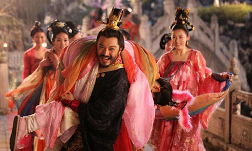 Nhiệm vụ của cung nữ khi “thủ lăng” là canh giữ linh bài của nhà vua, quét dọn sạch sẽ lăng mộ và bảo vệ nguyên vẹn đồ bồi táng. Ngoài cung nữ, thái giám và những phi tần không có con cũng có thể được phái đi trông coi lăng mộ.