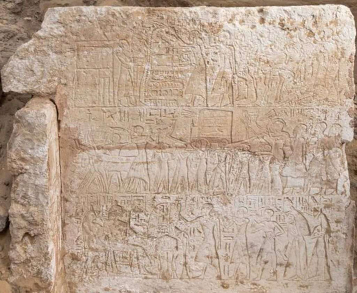 Cụ thể, ngôi mộ lớn nhất được khai quật tại Saqqara thuộc về một người đàn ông có tên "Panehsy".