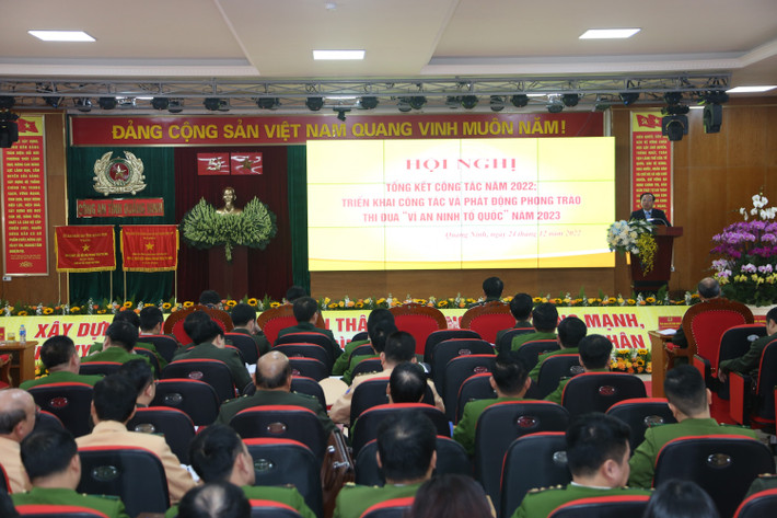 Năm 2022, Đảng ủy, Giám đốc Công an tỉnh Quảng Ninh đã cụ thể hóa khẩu hiệu hành động “Công an Quảng Ninh chủ động, nêu gương, kỷ cương, trách nhiệm, hiệu quả; vì hạnh phúc Nhân dân và sự phát triển của tỉnh Quảng Ninh” triển khai một cách chủ động, quyết liệt, sáng tạo “3 mục tiêu, 10 nhóm nhiệm vụ trọng tâm”.