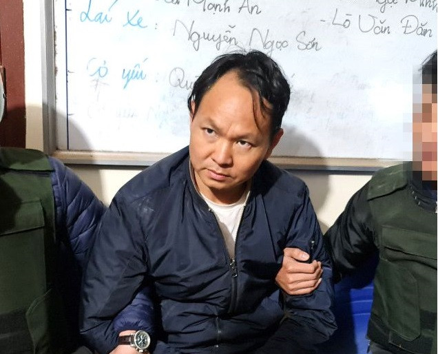 Công an tỉnh Sơn La, Công an huyện Thuận Châu vừa phối hợp với các đơn vị chức năng bắt giữ Nguyễn Văn Long (SN 1977, trú tại phường Xuân Hòa, thành phố Phúc Yên, tỉnh Vĩnh Phúc). Long là đối tượng vận chuyển ma túy số lượng lớn, sau đó dùng súng chống trả lực lượng công an chiều 23/12.