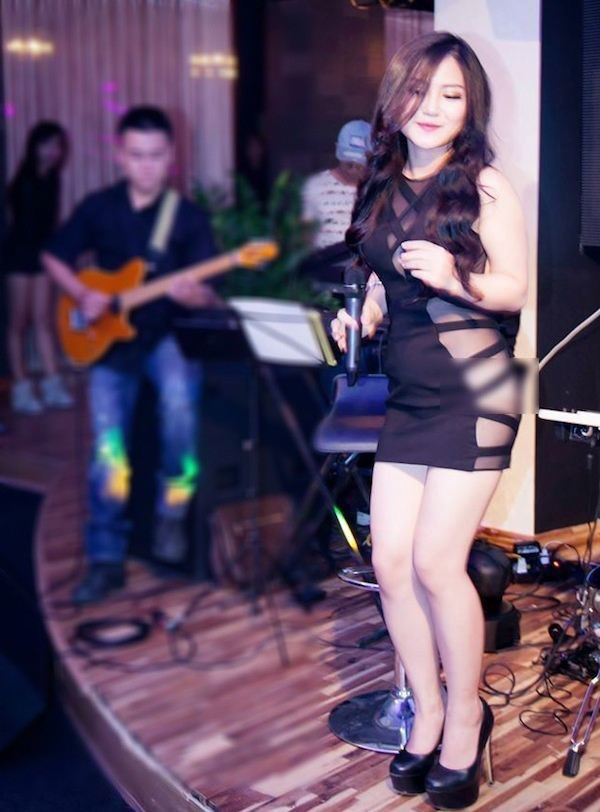 Năm 2014, vụ lộ nội y của Hương Tràm gây không ít tranh cãi. Ảnh: Internet.